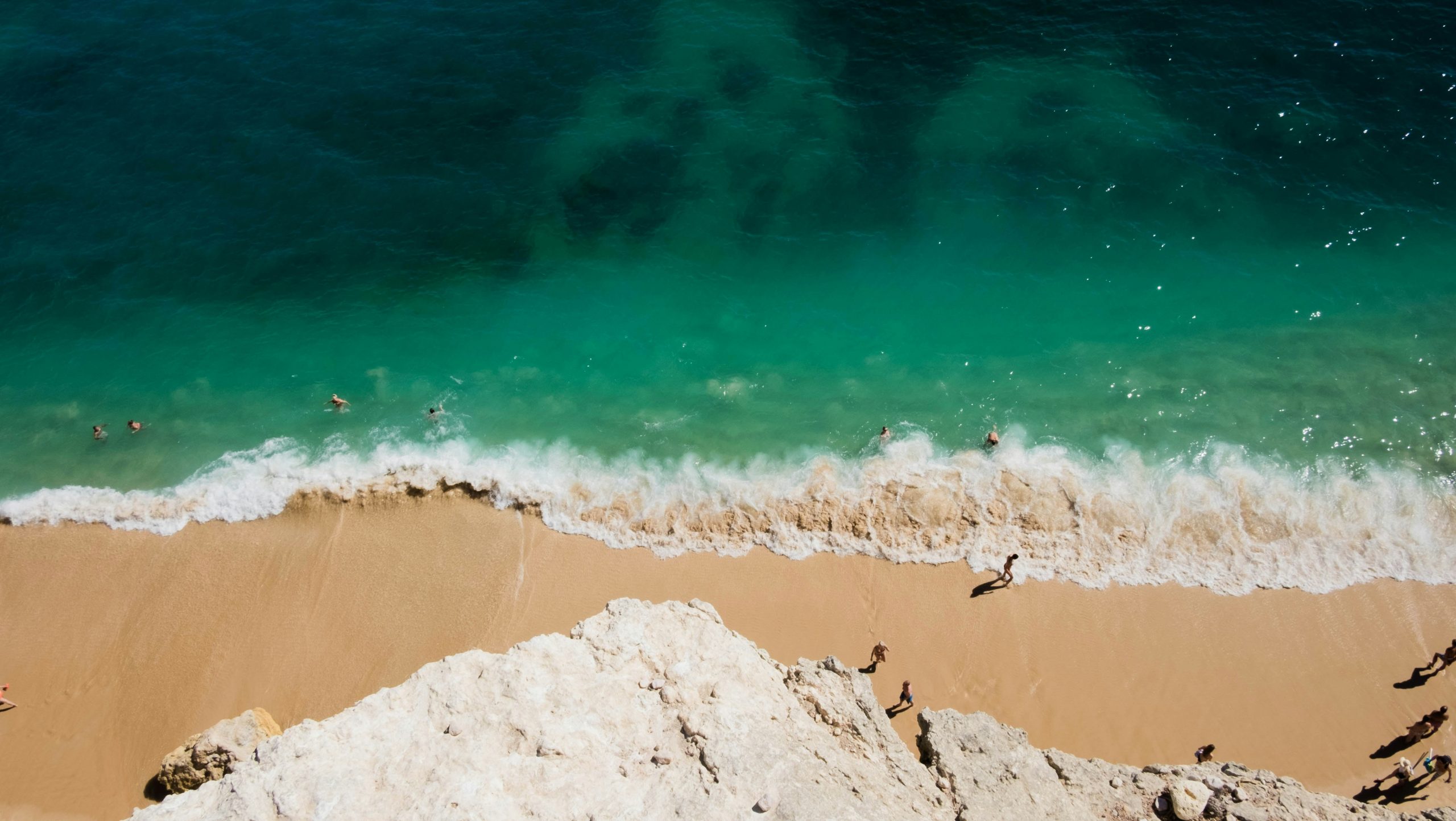 The timing, magnitude, and relative composition of extreme total water levels vary seasonally along the U.S. Atlantic coast